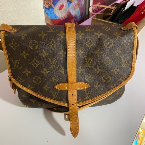 Louis Vuitton Monogram Saumur 30 Cross Body - Picture 2 of 5